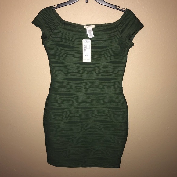 Hot Gal Dresses & Skirts - NWT Wavy Body Dress 
